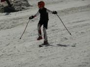 Camille_equilibre_sur_un_ski
